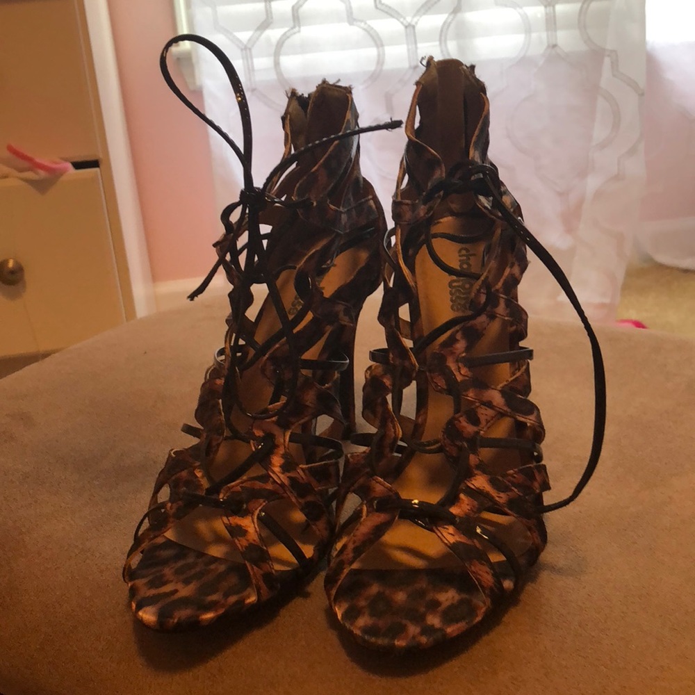 Lace up shoes